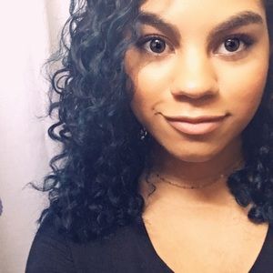 Meet your Posher, Adrianna